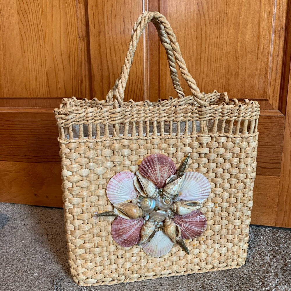 Vintage Woven Straw Handbag with Shell Decoration